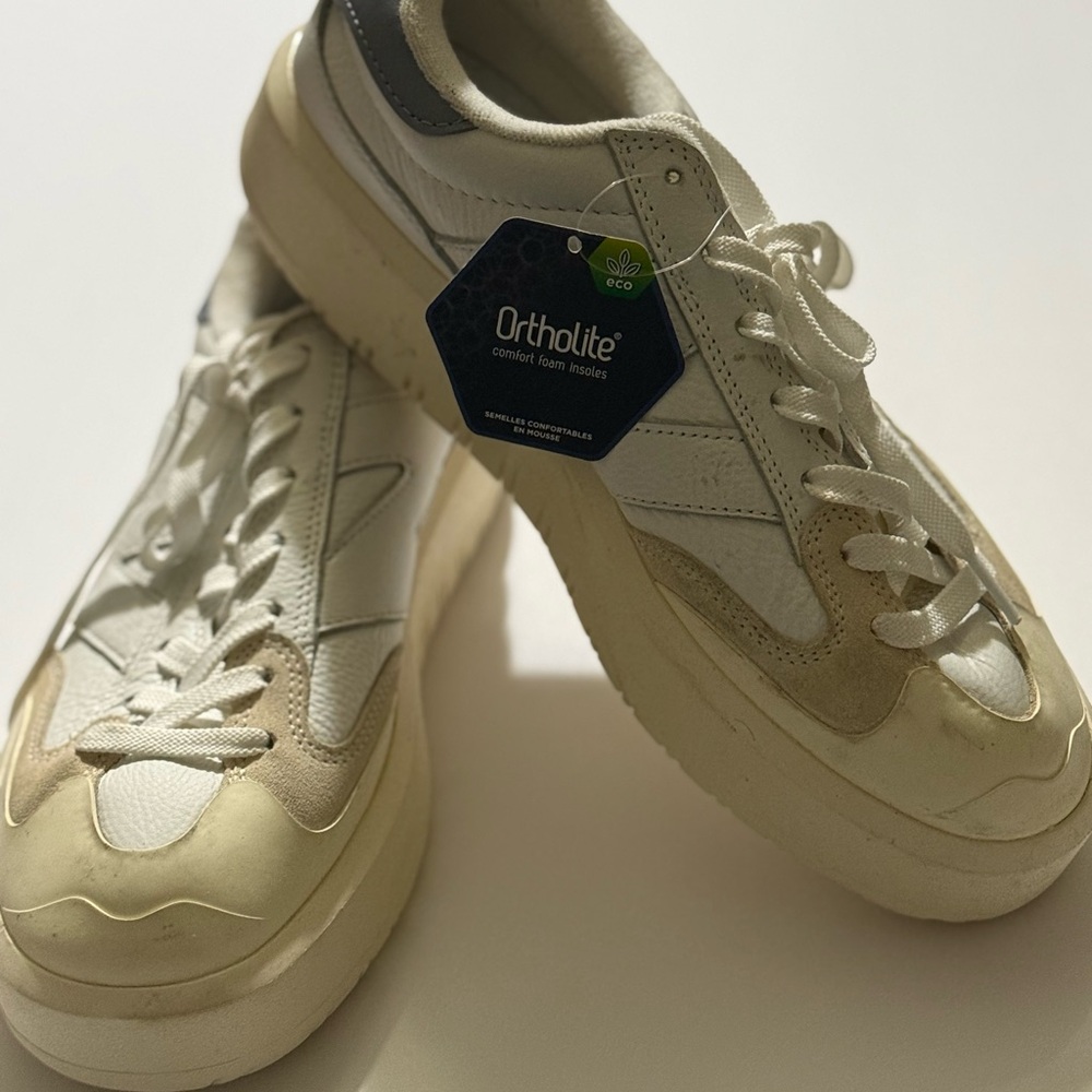 New Balance Mens CT302 sneakers size 9